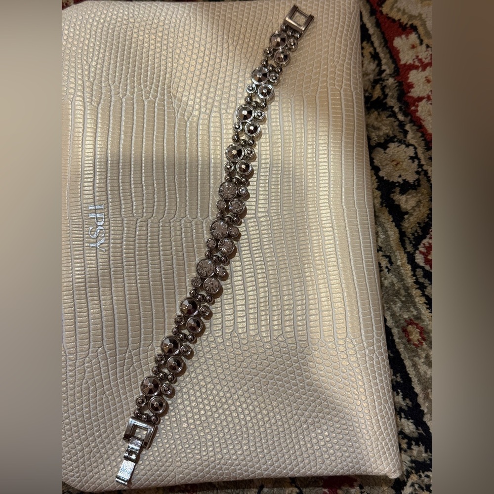 Stunning Silver Floral Bracelet